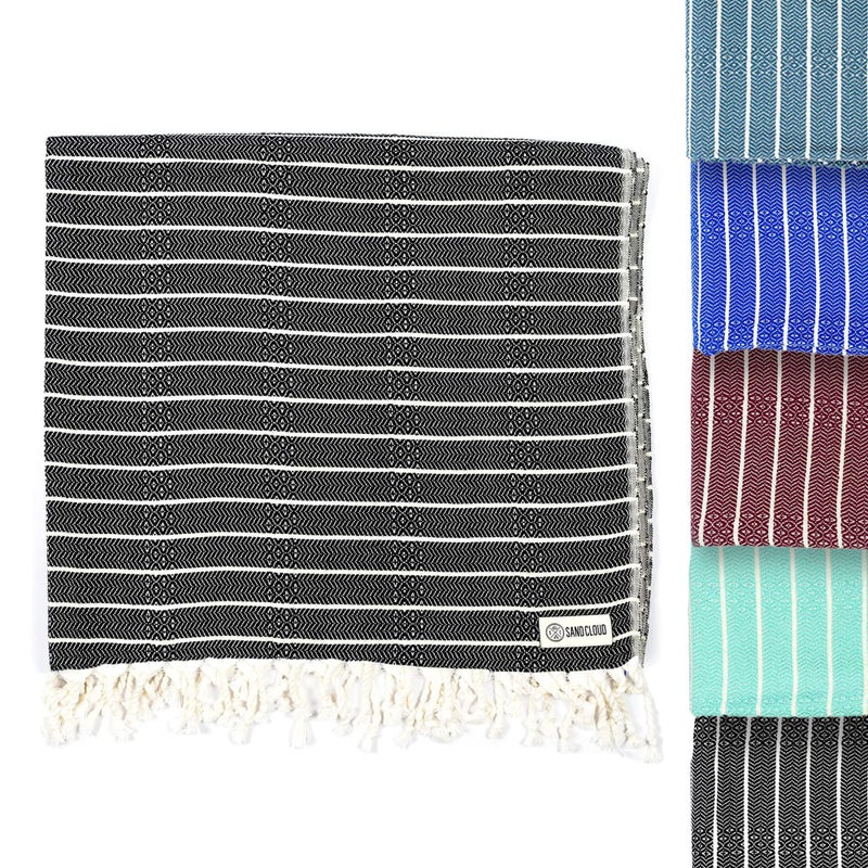 Sand Cloud منشفة الشاطئ التركية Sand Cloud - مقاومة للرمل - منشفة تركية عضوية معتمدة بنسبة 100% - منشفة سريعة الجفاف لبطانية نزهة الشاطئ أو منشفة الحمام - كما يظهر على خزان القرش - جوتشيك (أسود) - Image 1